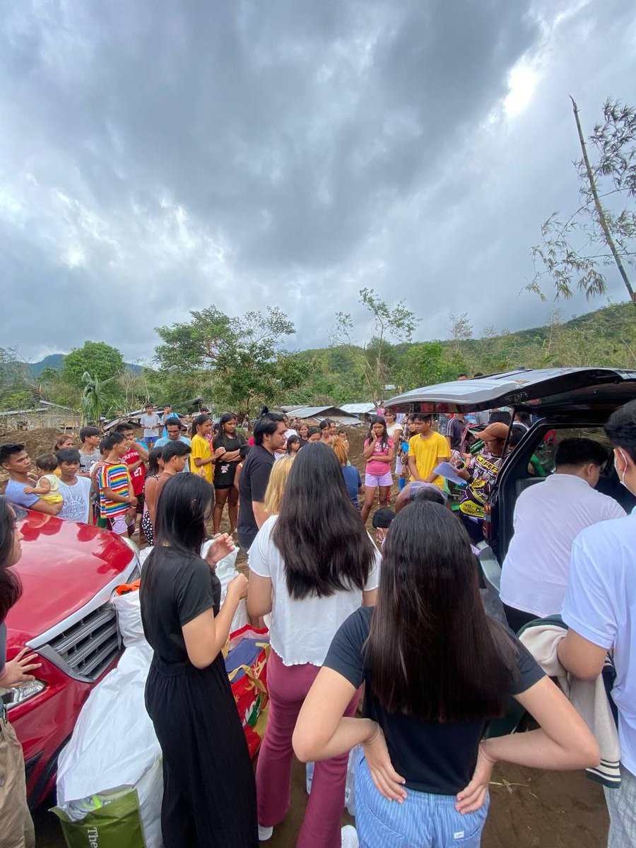 angatbuhay_ph's tweet photo. ANGAT BAYANIHAN SA ABRA 🤝🏻

Nakapag-abot tayo ng tulong sa 112 na pamilyang naapektuhan ng #EgayPH sa Sitio Saluden, Brgy. Bañacao, Bangued, Abra 🙏🏻 https://t.co/Q5PauxfOON
