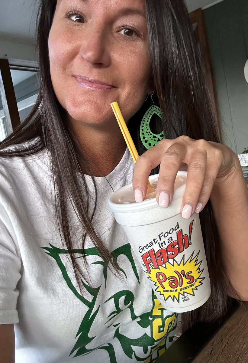 BeckyAnnWilds's tweet photo. It’s been a fabulously crazy day. So crazy that someone dropped off a @palsweb #orangedelightshake and for the first time in YEARS…I am having a milkshake #IYKYK #eastTennessee #pals #palssuddenservice #findmerunning4extratomorrow #worthit😉 https://t.co/zQjkzbAeTu