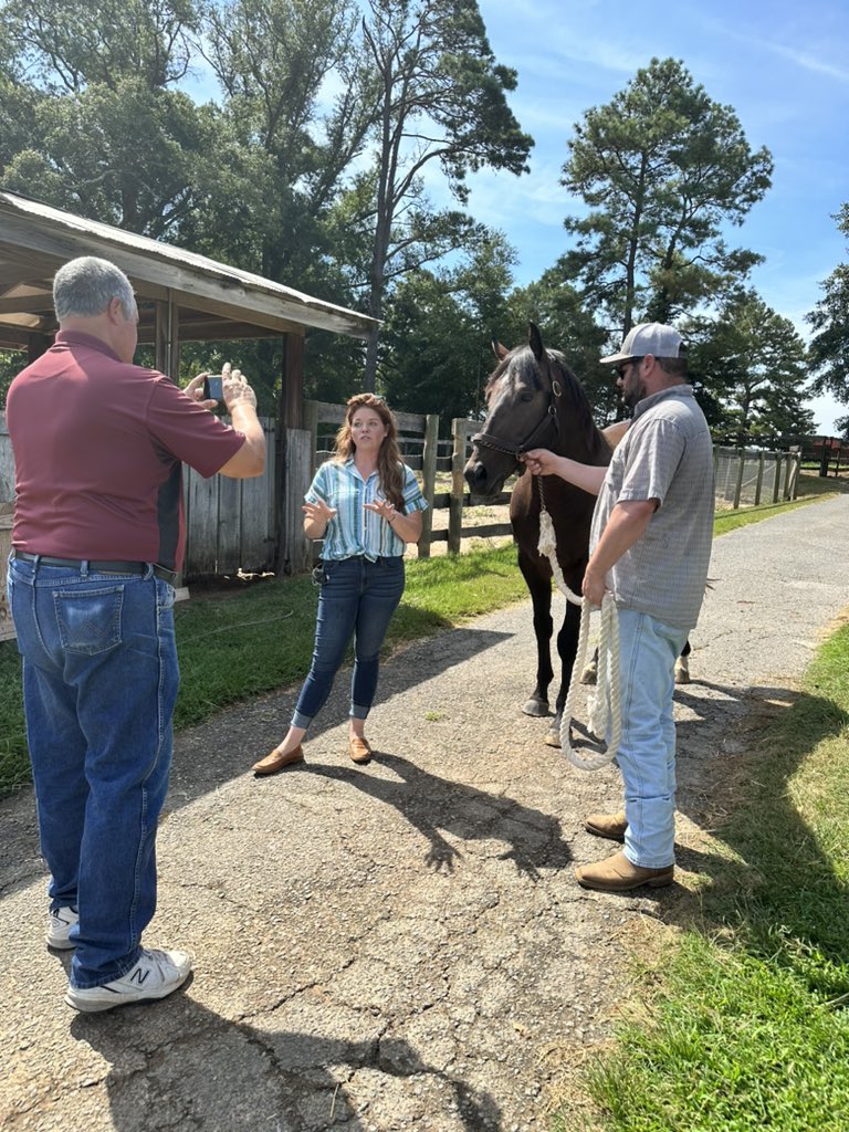 LouisianaDowns's tweet photo. A little BTS preview for tomorrow’s #RoxyOnTheRoad! 🎥 https://t.co/vxvtdWe720