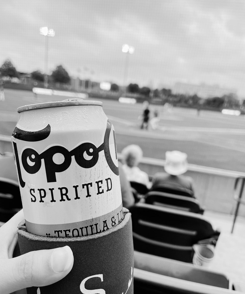 CoryelleThomas's tweet image. Wieners and baseball!!! #unleashthefun 

@saltdogsball @KZKX969