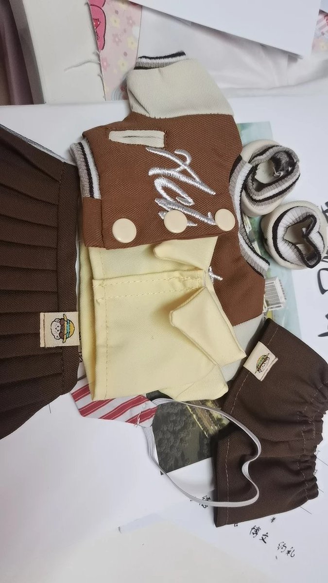 브라운도 추가, 현물로 받아볼 수 있어요

x.com/Eirene__0/stat…