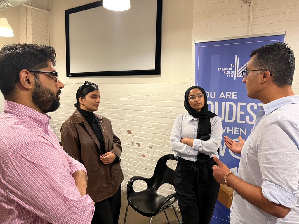 ShamjiAdil's tweet photo. I had the honour of speaking with the brilliant Fellows at @canadianmv tonight alongside @tedhsu. They came prepared with important questions about increasing civic engagement, addressing the rise of all hate-based acts including Islamophobia, and why #AllPolicyIsHealthPolicy. https://t.co/43GNgmeuDD
