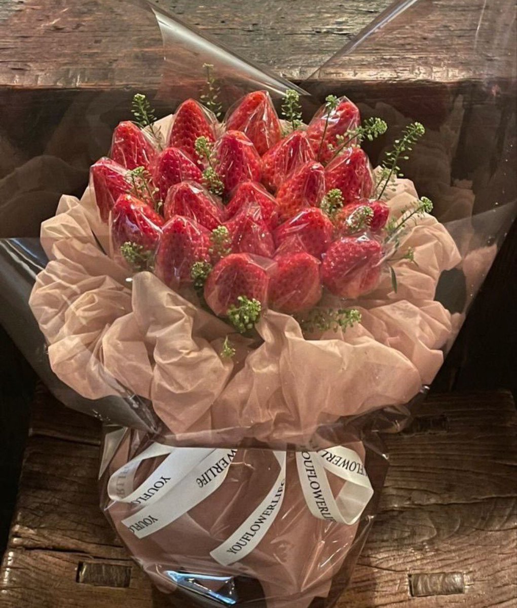 prettiestavenue's tweet photo. 🍓 strawberry bouquet https://t.co/Msd5BTHr6c