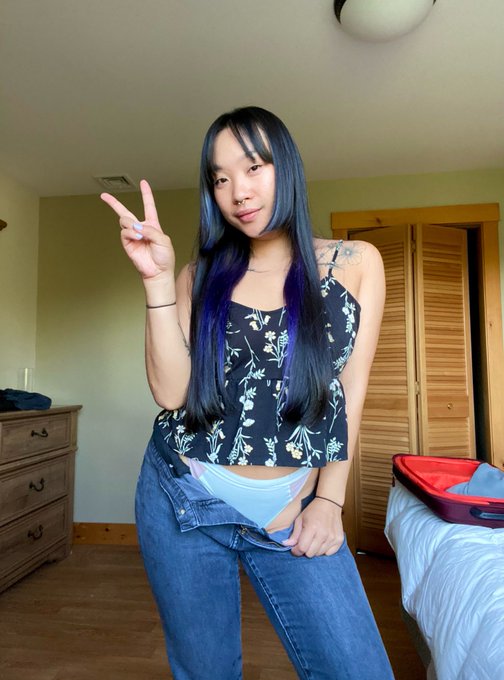 Normie-core Ellie✌🏼🖤 https://t.co/BRiCB9oiju