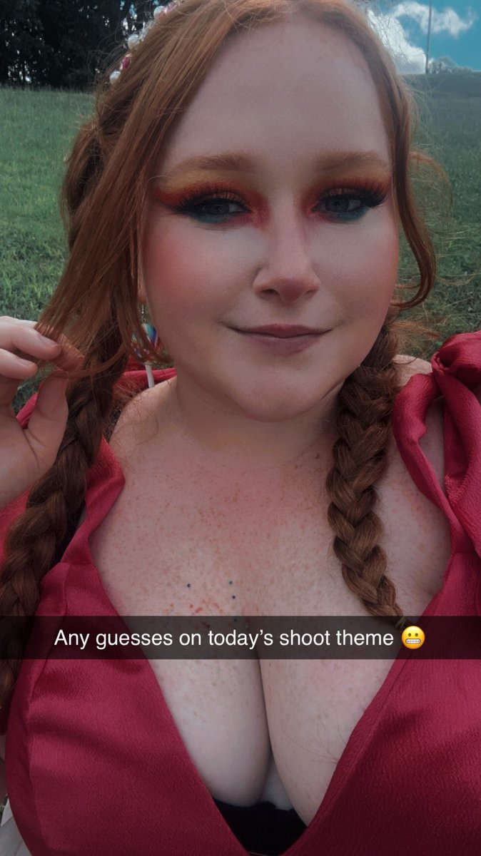 GingerLove__97's tweet photo. So excited to get these pictures back 🩷🍭 #plussizefashion #plussizemodel #candy #sweetlikecandy #photoshoot #ohiomodel #model #mua https://t.co/WuQciDutyf