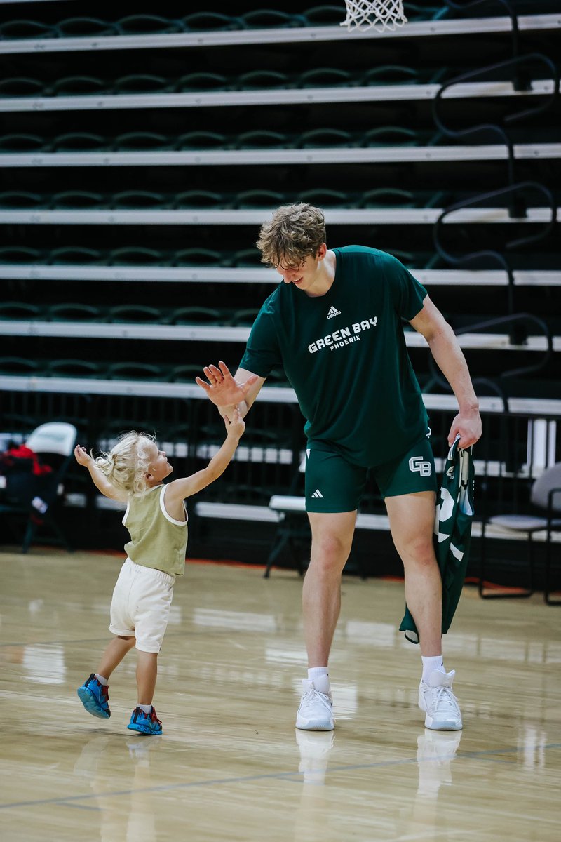 CoachSundance's tweet photo. 𝘠𝘖𝘜 𝘕𝘌𝘝𝘌𝘙 𝘒𝘕𝘖𝘞 𝘞𝘏𝘖'𝘚 𝘞𝘈𝘛𝘊𝘏𝘐𝘕𝘎 👀
.
.
📸cred: @juliakostop 
#FOE🤞🏻#GBG🫵🏼 #TGBW✅ #BYOJ🧃 https://t.co/5V95VxIz8O