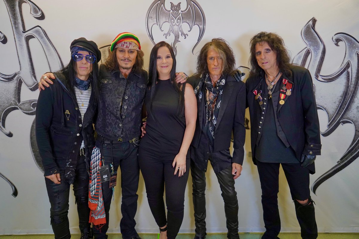 KimClements1's tweet photo. @hollywoodvamps thanks for a night I'll never forget @SNHUArena_NH #JohnnyDepp #JoePerry #AliceCooper #TommyHenriksen 7.29.23 https://t.co/wmRvhhUroW