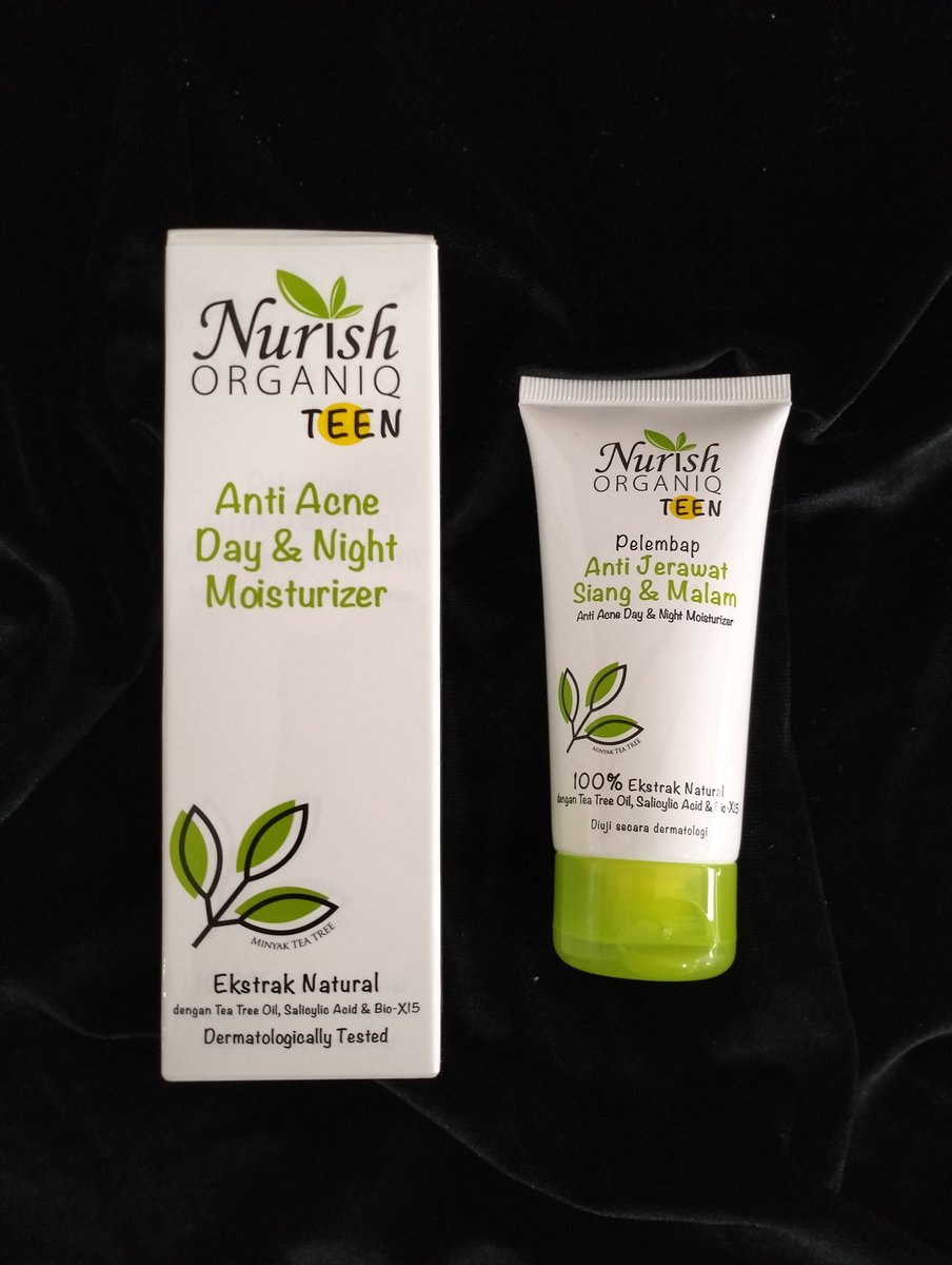 _Mayychn's tweet photo. Hai haii aku mau rekomendasi produk yg cocok bgt untuk acneprone skin kyk aku. Apalagi klo pas haid, pasti acne bermunculan tuh. Plus cocok untuk teenager kyk aku xixiiii. https://t.co/mzCZHV38Se