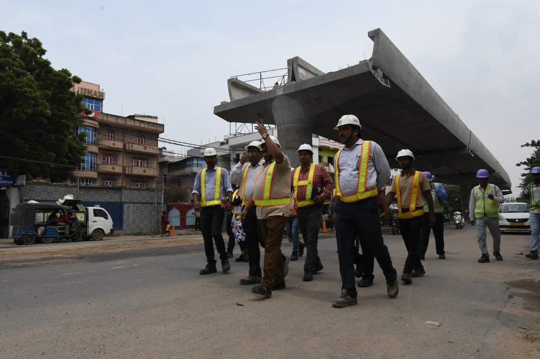UDHDBIHAR's tweet photo. ED/Environment @OfficialDMRC Sh. S.A.Verma visited casting yard and sites of elevated corridors of #PatnaMetroProject. During his visit he assessed the compliance of contractual requirements and other concerns related with the impact of project on environment. (1/2) https://t.co/5OIs106Gbr