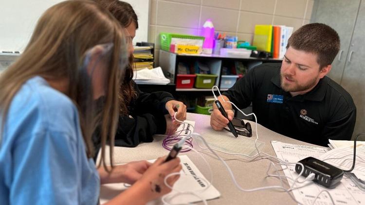 WDRB News (@wdrbnews) on Twitter photo Silver Creek Primary School receiving learning program led by <a href="/KYScience/">Kentucky Science Center</a>: wdrb.news/3KoSwDA Silver Creek Primary School receiving learning program led by <a href="/KYScience/">Kentucky Science Center</a>: wdrb.news/3KoSwDA
