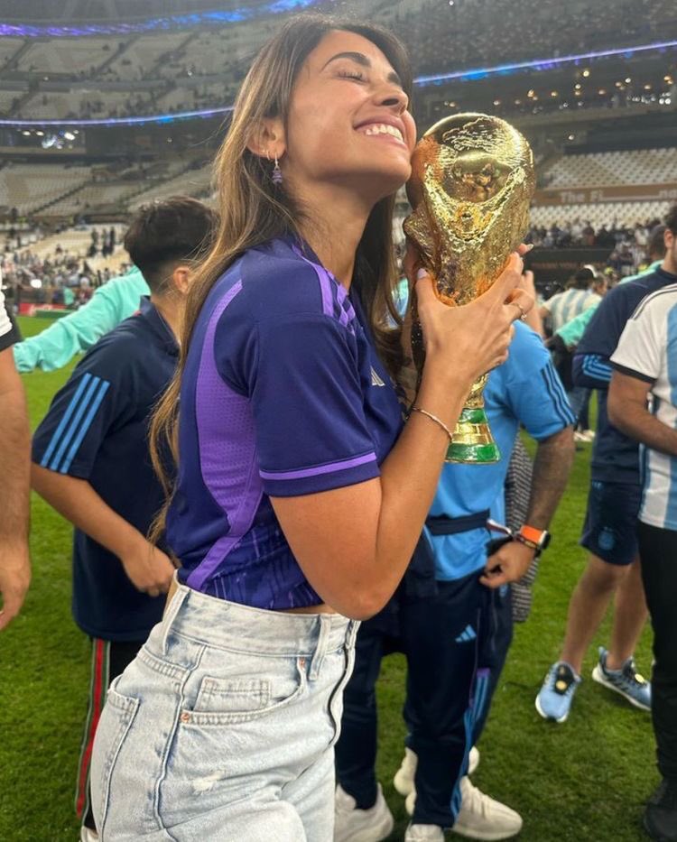 AntoRocuzzoo's tweet photo. Happy me 🏆 https://t.co/n5euBQxSJa