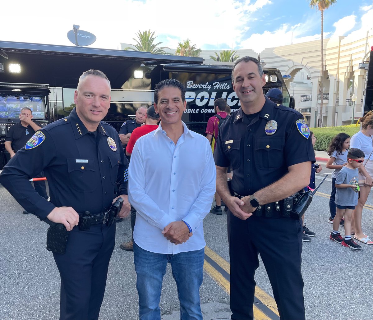 #NationalNightOut in Beverly Hills with Chief Mark Stainbrook and Captain Max Subin. 

Good leaders support and work with law enforcement and bring law enforcement and the community together for a better and safer Los Angeles.