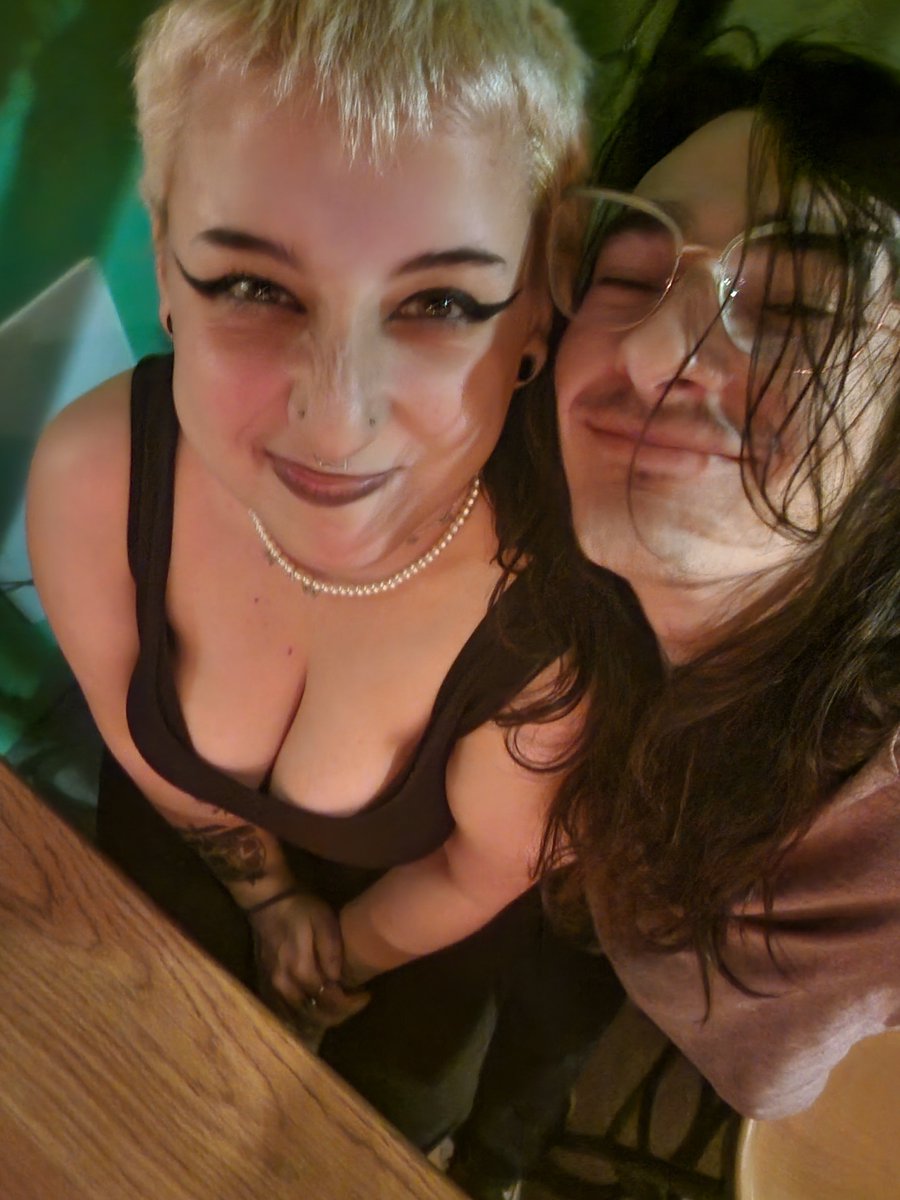 pubicfigure's tweet photo. Logging in to vent a life update:)

I'm so into my partner and I biked 1000 miles in July https://t.co/gdXMQkTmfl