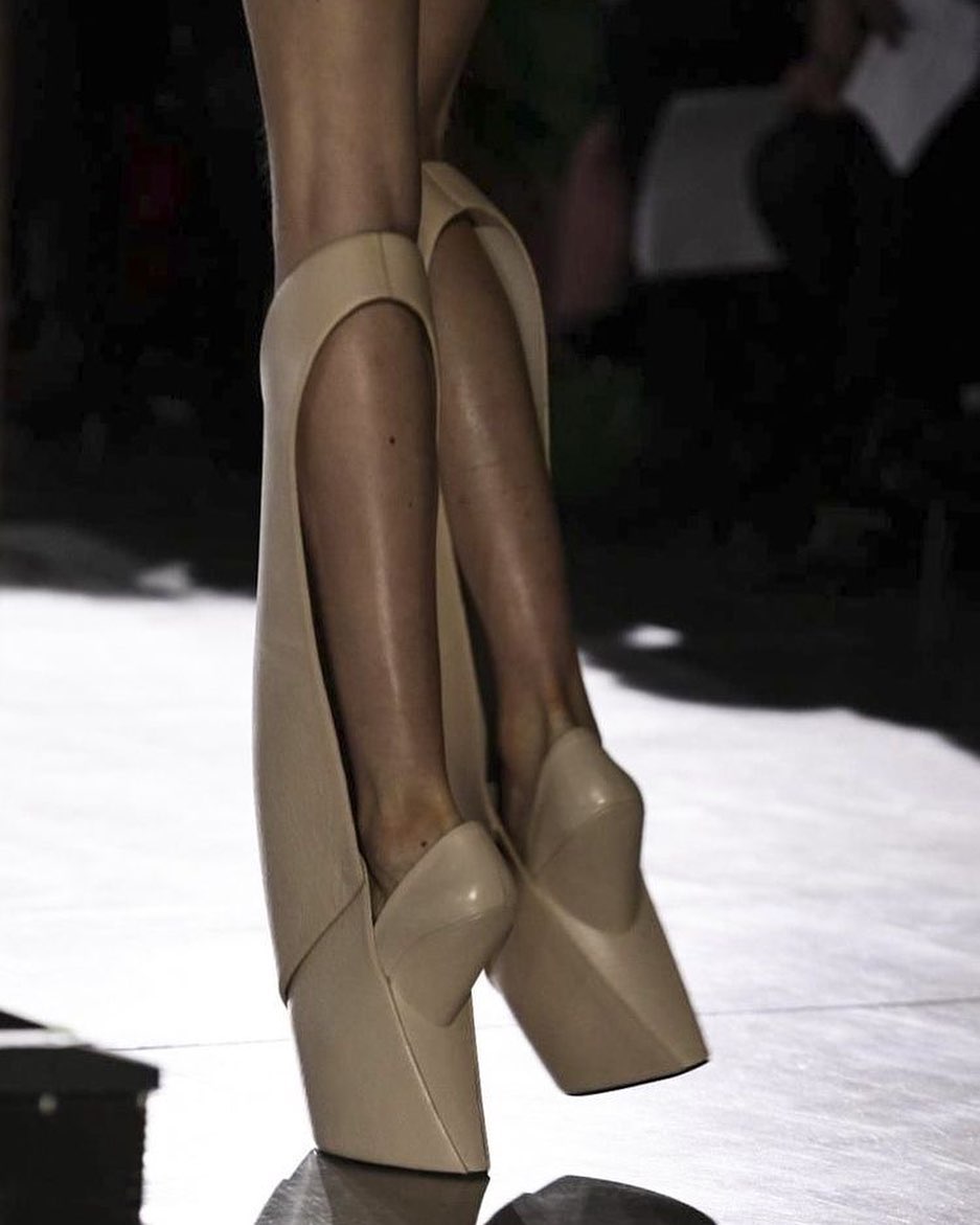 liminulmag's tweet photo. Iris van Herpen x United Nude for the F/W 2014 couture collection https://t.co/Kgpt9YmW3f