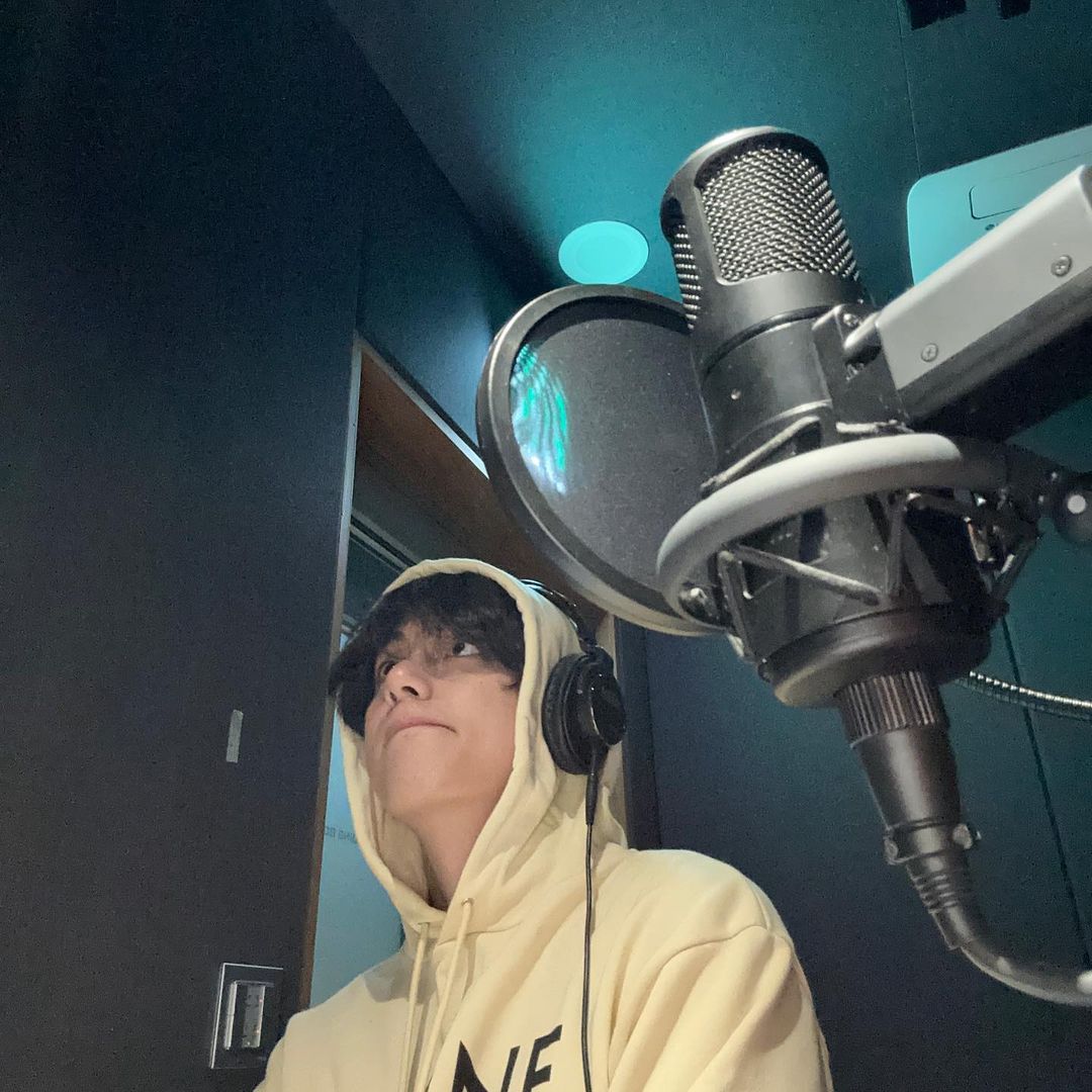 TAEHYUNG IS COMING
KTH1 IS COMING
V IS COMING