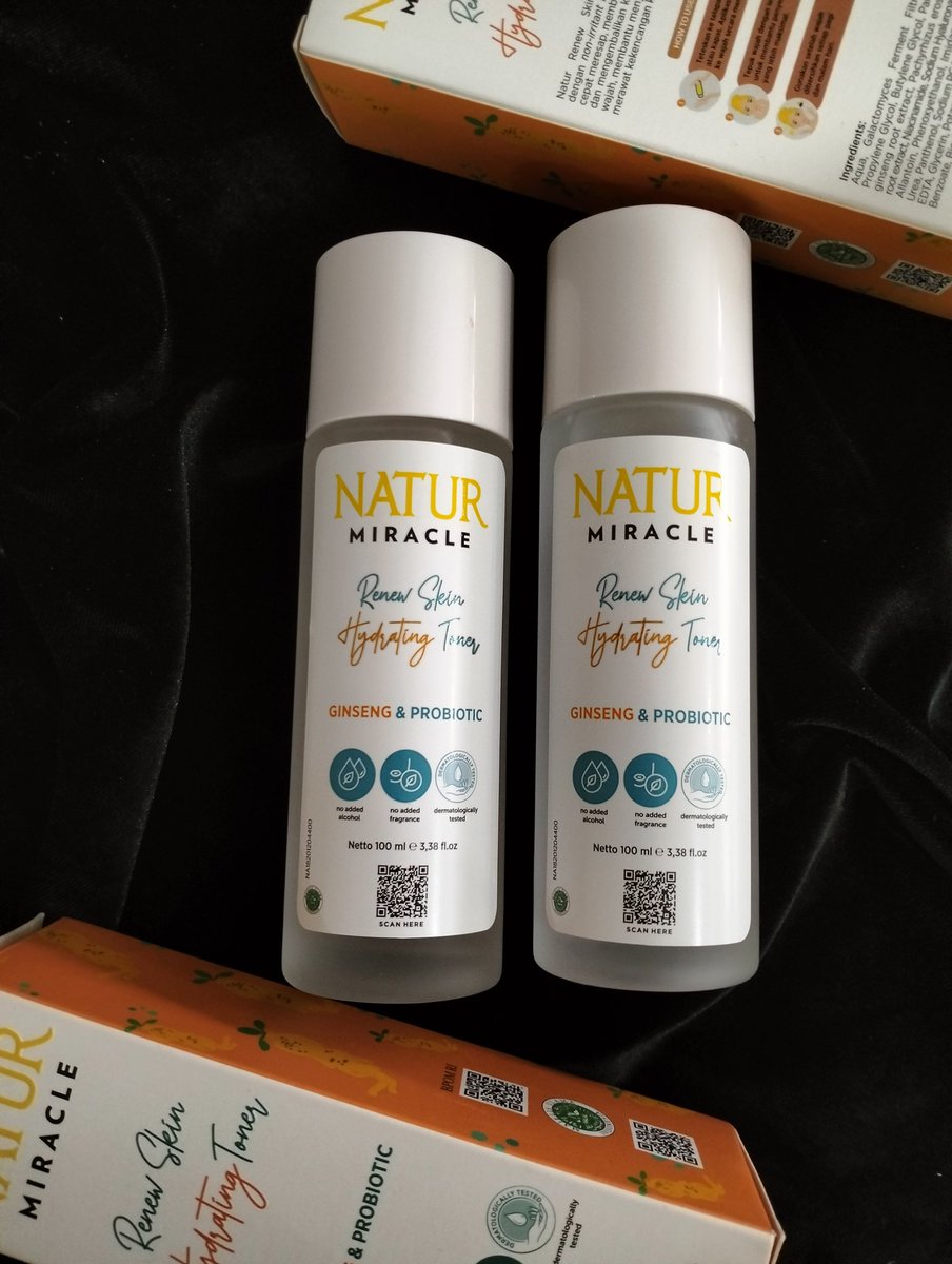 _Mayychn's tweet photo. Hai haii aku mau rekomendasi Hydrating Toner yg cocok bgt di pake pas cuaca ngga nentu gini kadang panas kadang hujan supaya tetap bisa menjaga kelembaban kulit plus bisa meredakan kerutan diwajah. https://t.co/ajjwEhX6Vo