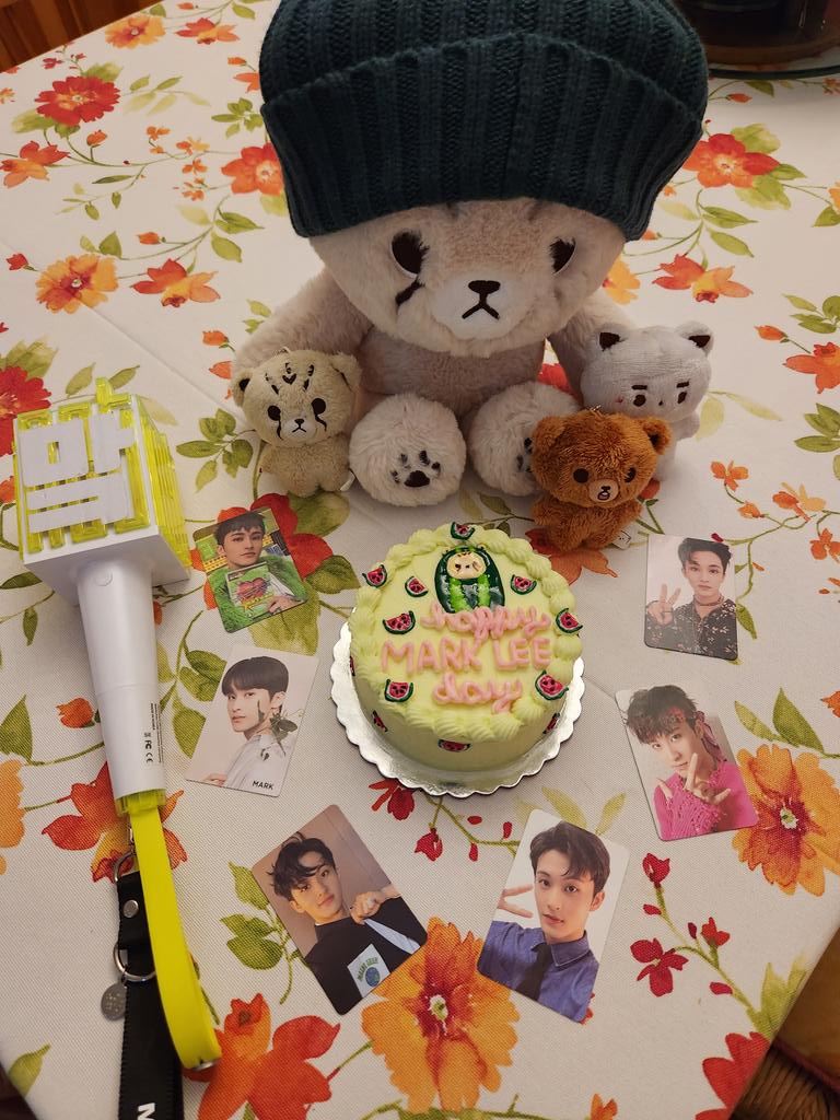little_owl9's tweet photo. FELIZ CUMPLEAÑOS MARK LEE!!!! 🥰💚
No podía dejar pasar la oportunidad de celebrar tu existencia y darte las gracias por todo tu esfuerzo, tu risa y tus palabras (en especial el 솔직히HAHA) que siempre me acompañan 💚
#HAPPYMARKDAY 
#마크의_스물네번째_골든아워 #24thGoldenMarkYear https://t.co/uC0WmAWMnp