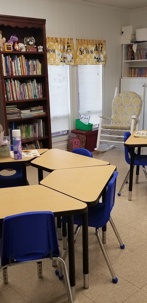 FLEsecondgrade2's tweet photo. Classroom is under construction...❤😊🙌📚🍎 https://t.co/owZreCe4sf