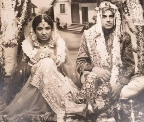 BombayBasanti's tweet image. Meena Kumari with Dharmendra in Main Bhi Ladki Hoon (1964)
#meenakumari #tragedyqueen #dharmendra #heman #60s #bollywoodflashback
