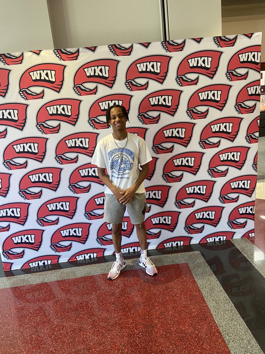 marshalljaden10's tweet photo. WKU!!! LETS ROCK ❤️🤍 https://t.co/sWS2yZ4yVW