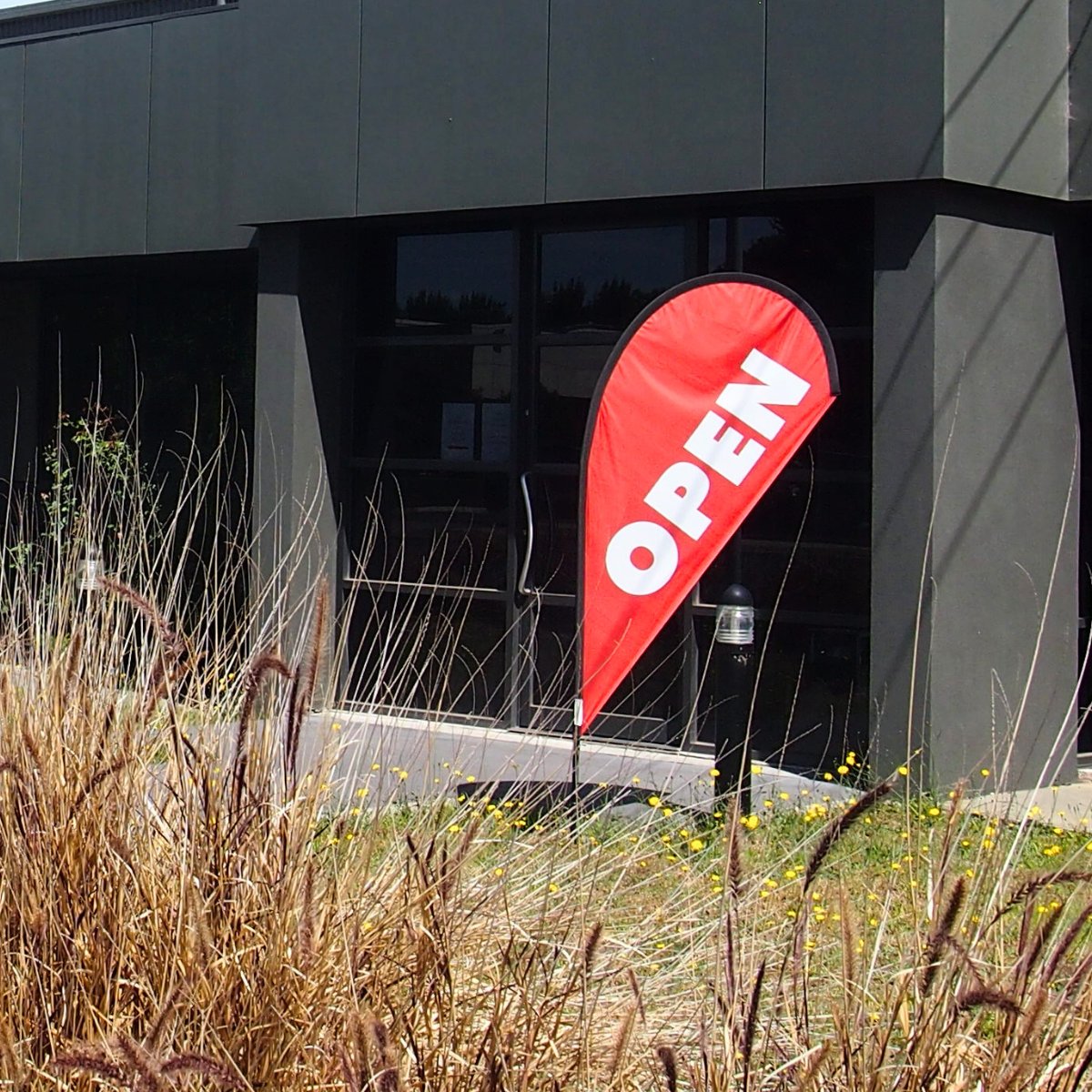 Do your customers know you're open?

Standing out is crucial in any competitive market. Discover how attention-grabbing flags can elevate your business visibility, attract more customers, and boost brand recognition in our article here: flagworld.com.au/news/retail-fl…