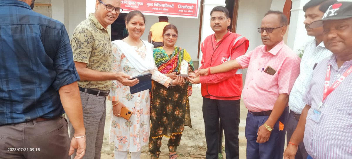 Redcrossballia's tweet photo. रेड क्रॉस बलिया ने लिया 5000 पौधे लगाने का लक्ष्य
रेड क्रॉस बलिया के चेयरमैन @SanjayG_BJP जी के नेतृत्व में स्पोर्ट्स काम्प्लेक्स बेसिक शिक्षा परिषद बलिया के प्रांगण में पौधरोपण का कार्यक्रम कर शुध्द वातावरण तथा स्वस्थ और खुशहाल जीवन का संदेश दिया गया। @brajeshpathakup @dmballia https://t.co/XeqalUbp3h