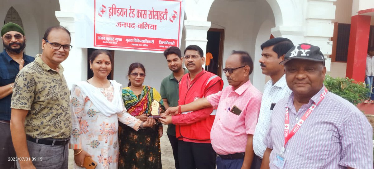 Redcrossballia's tweet photo. रेड क्रॉस बलिया ने लिया 5000 पौधे लगाने का लक्ष्य
रेड क्रॉस बलिया के चेयरमैन @SanjayG_BJP जी के नेतृत्व में स्पोर्ट्स काम्प्लेक्स बेसिक शिक्षा परिषद बलिया के प्रांगण में पौधरोपण का कार्यक्रम कर शुध्द वातावरण तथा स्वस्थ और खुशहाल जीवन का संदेश दिया गया। @brajeshpathakup @dmballia https://t.co/XeqalUbp3h