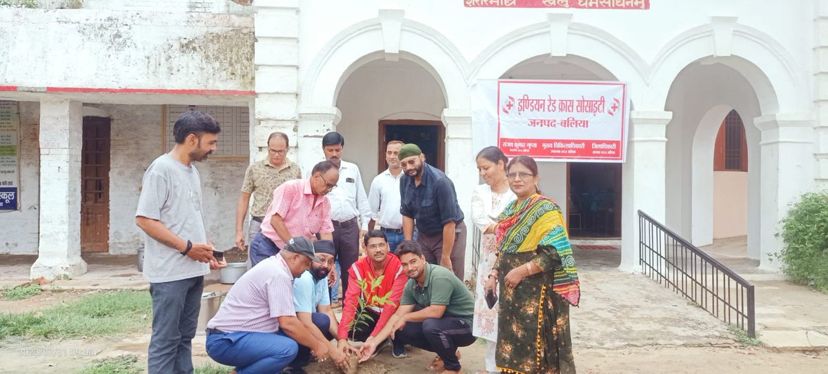 Redcrossballia's tweet photo. रेड क्रॉस बलिया ने लिया 5000 पौधे लगाने का लक्ष्य
रेड क्रॉस बलिया के चेयरमैन @SanjayG_BJP जी के नेतृत्व में स्पोर्ट्स काम्प्लेक्स बेसिक शिक्षा परिषद बलिया के प्रांगण में पौधरोपण का कार्यक्रम कर शुध्द वातावरण तथा स्वस्थ और खुशहाल जीवन का संदेश दिया गया। @brajeshpathakup @dmballia https://t.co/XeqalUbp3h