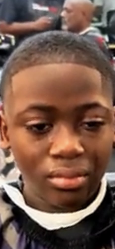Bout_this_U's tweet photo. @HoodFamousTV_ Then to make matters worse the boy line fucked up horrible parenting all around I feel for ya fella https://t.co/KFa4RtZVHw