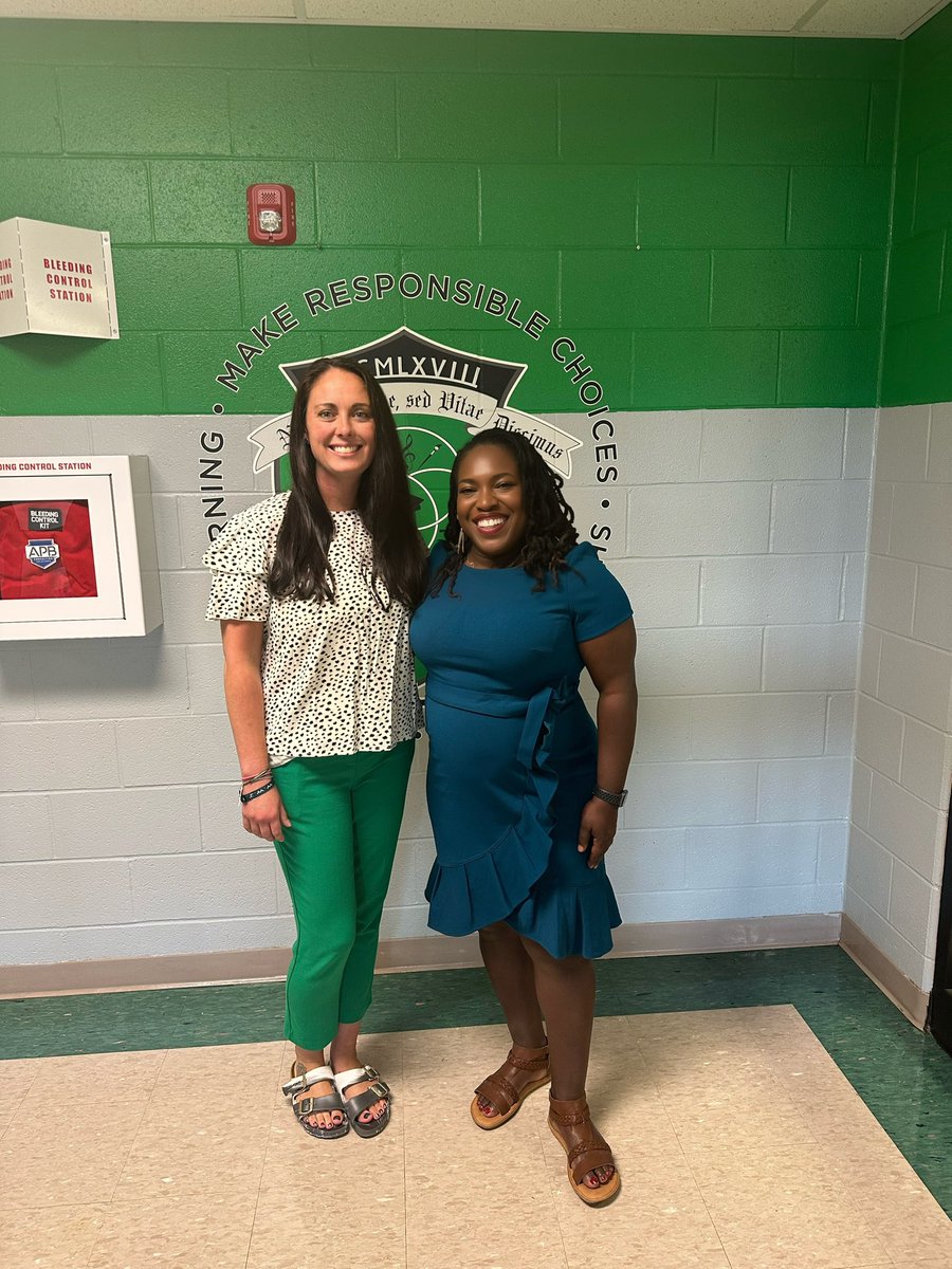 It was great to meet with Crawford Middle School’s new principal Anne Trimble. I look forward to being a resource to all of @FCPSKY, but especially those in #District6. @chief_officers @BBradfordFCPS, I missed you! #Community #CrawfordMiddleSchools #LeadingTheWay