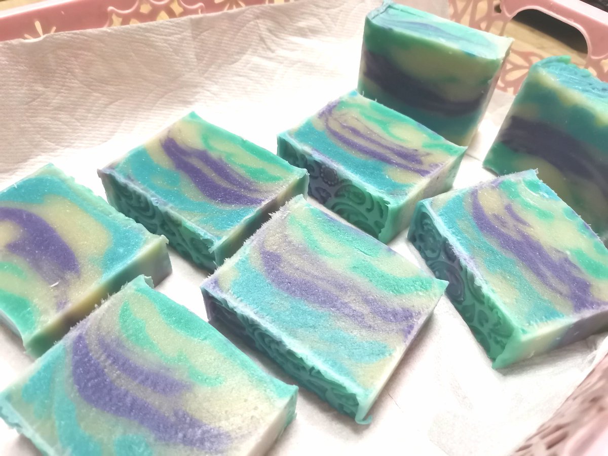 新作オリーブオイル石けん

型出しカットしました～(*^_^*)
ホワイトムスクの香り　８個 

1個650円 送料2個まで250円3~10個370円
石けんで髪を洗うご相談もどうぞ

bestyle.tokyo/blank-1
#手作り石けん #オリーブオイル石けん #シャンプーやめた #脱合成界面活性剤 #石けんで髪を洗う