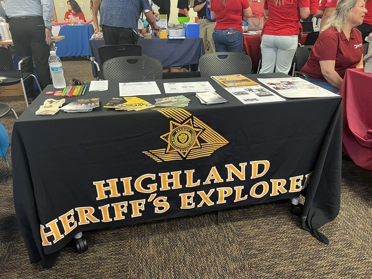 SBCSDgcovey's tweet photo. The Highland Sheriffs Department hosted a great family fun event for National
Night Out. #NationalNightOut2023 #burrtec #cityofhighland #sanbernardinocountyprobation #sbcdavictimservices #sanbernardinocountyfire #sbcsdexplorers https://t.co/Ho8XrEAVmM