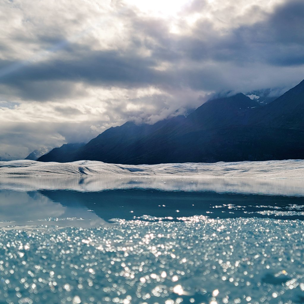 c4bezon's tweet image. Found this pool on a Glacier
