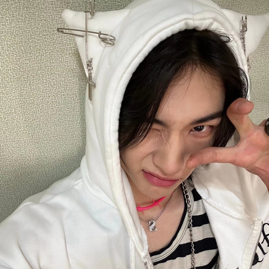hyunjinpost's tweet photo. hyunjin's instagram pfp https://t.co/nirdWnVjg1