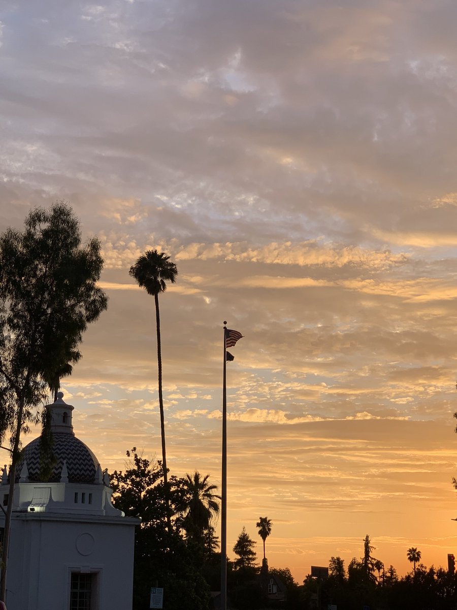 MagikMonta's tweet photo. Another beautiful evening sets the stage for Gordon Goodwin’s Big Phat Band performance @redlandsbowl. The cotton candy colored clouds are keeping the heat down and making a beautiful backdrop for one of my favorite stages. #luckymonta #summermusicfestival @therealgordongoodwin https://t.co/EiJYKtFXH4