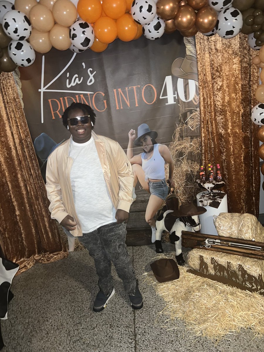 Dev_an_'s tweet photo. You offended when I be on defense😌you know a hit dog holla🤷🏾‍♂️ https://t.co/PQn7XFcdQi