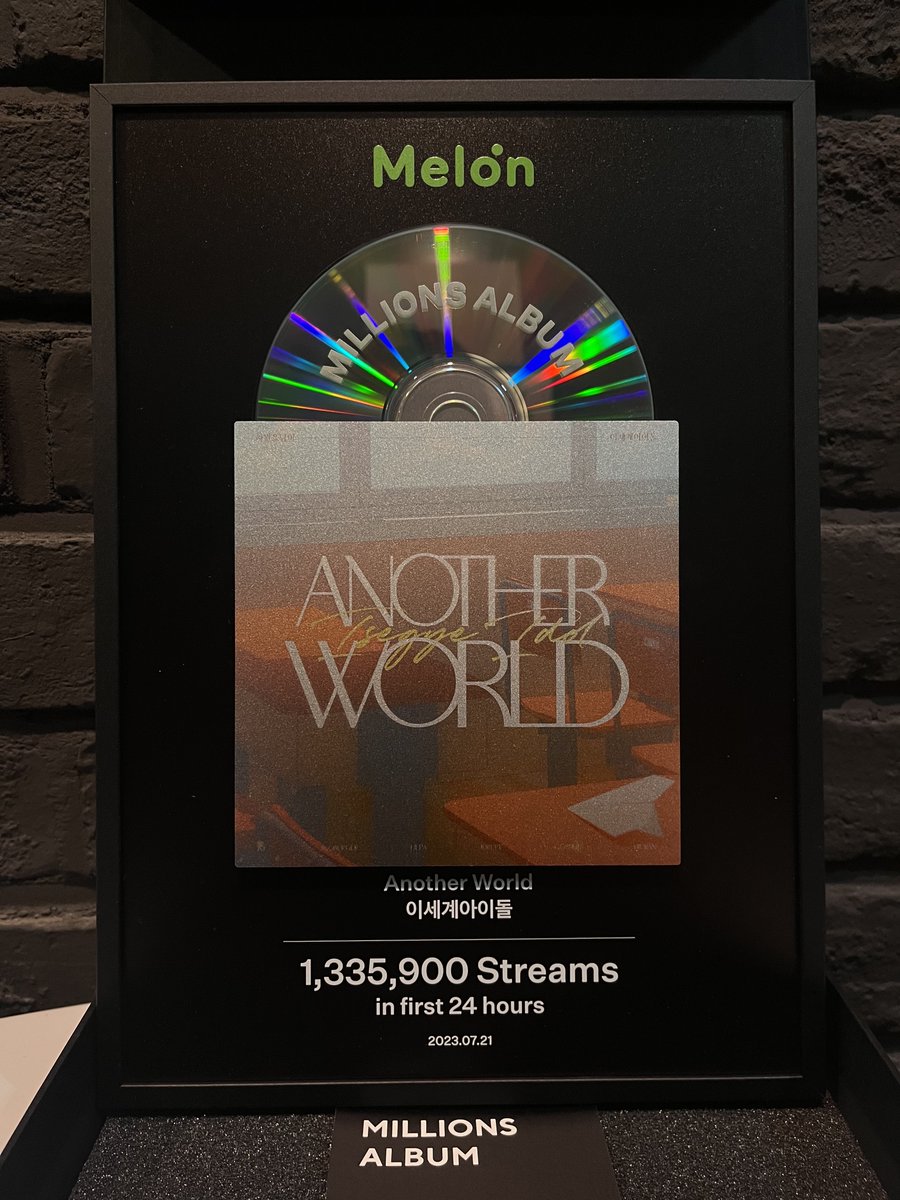 <a href="/jinjjawakgood/">우왁굳</a> 띵동 - ! #이세계아이돌 의 밀리언스 앨범 상패가 도착했습니다✨

상패는 아티스트에게 직접 전달됩니다.

#Melon #이세돌 #우왁굳 <a href="/jinjjawakgood/">우왁굳</a>