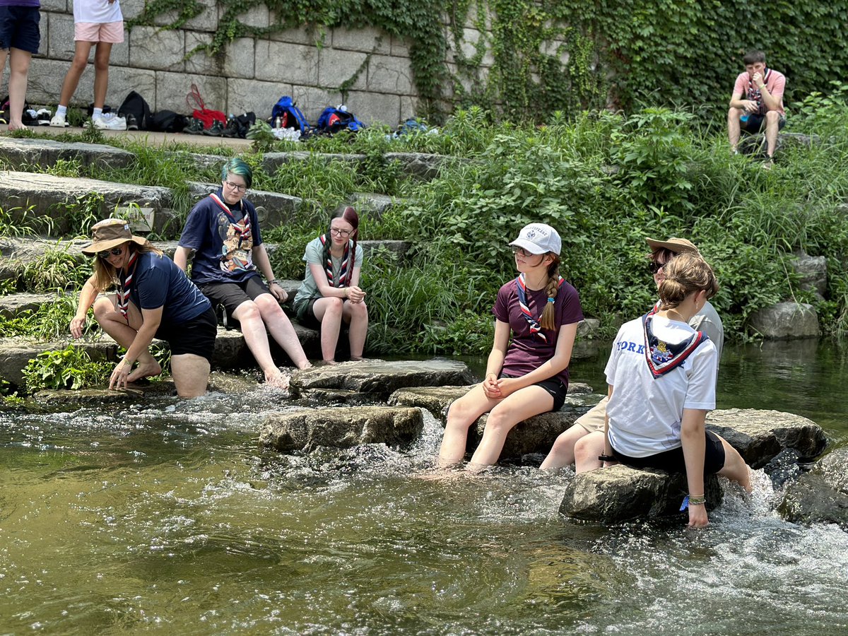 📸 Highlights from our bonus day in Seoul 💯

We had a wander to the Cheonggyecheon stream to see how many Scouts we could fit onto the stepping stones. The answer is 36! 😂

#UK25WSJ #DreamWild #DrawYourDream