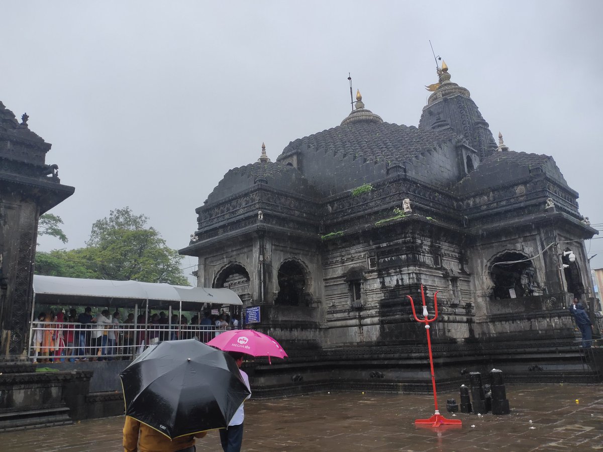 ApoorvTi7's tweet photo. Shri Trimbakeshwar Shiva Temple (श्री त्र्यंबकेश्वर ज्योतिर्लिंग मंदिर) 
one of the twelve jyotirlingas in the Trimbakeshwar tehsil the Nashik District of Maharashtra, India https://t.co/nbDsjcl177