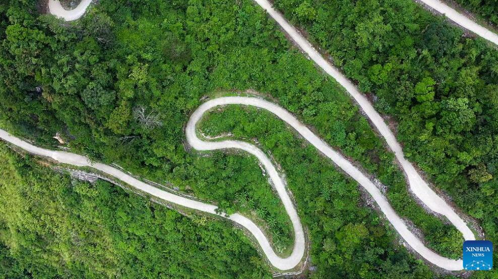 chinaorgcn's tweet image. Napo County belongs to the mountainous areas of Guangxi. In recent years, several winding mountain roads have been built to make it more convenient for local villagers to travel and to promote local economic growth at the same time. china.org.cn/photos/2023-08… #mountainroads