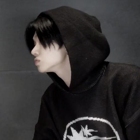 ibyeonss's tweet photo. happy ending | bmjn au 

Bg es un famoso escritor, conocido por sus trágicas historias y finales. Por eso empieza a anhelar poder escribir uno feliz. 

Nunca imaginó que aquel anhelo le traería más problemas a su vida, ni que enamorarse de Yj fuera el inició de su propio final. https://t.co/MlJuWdY0bm