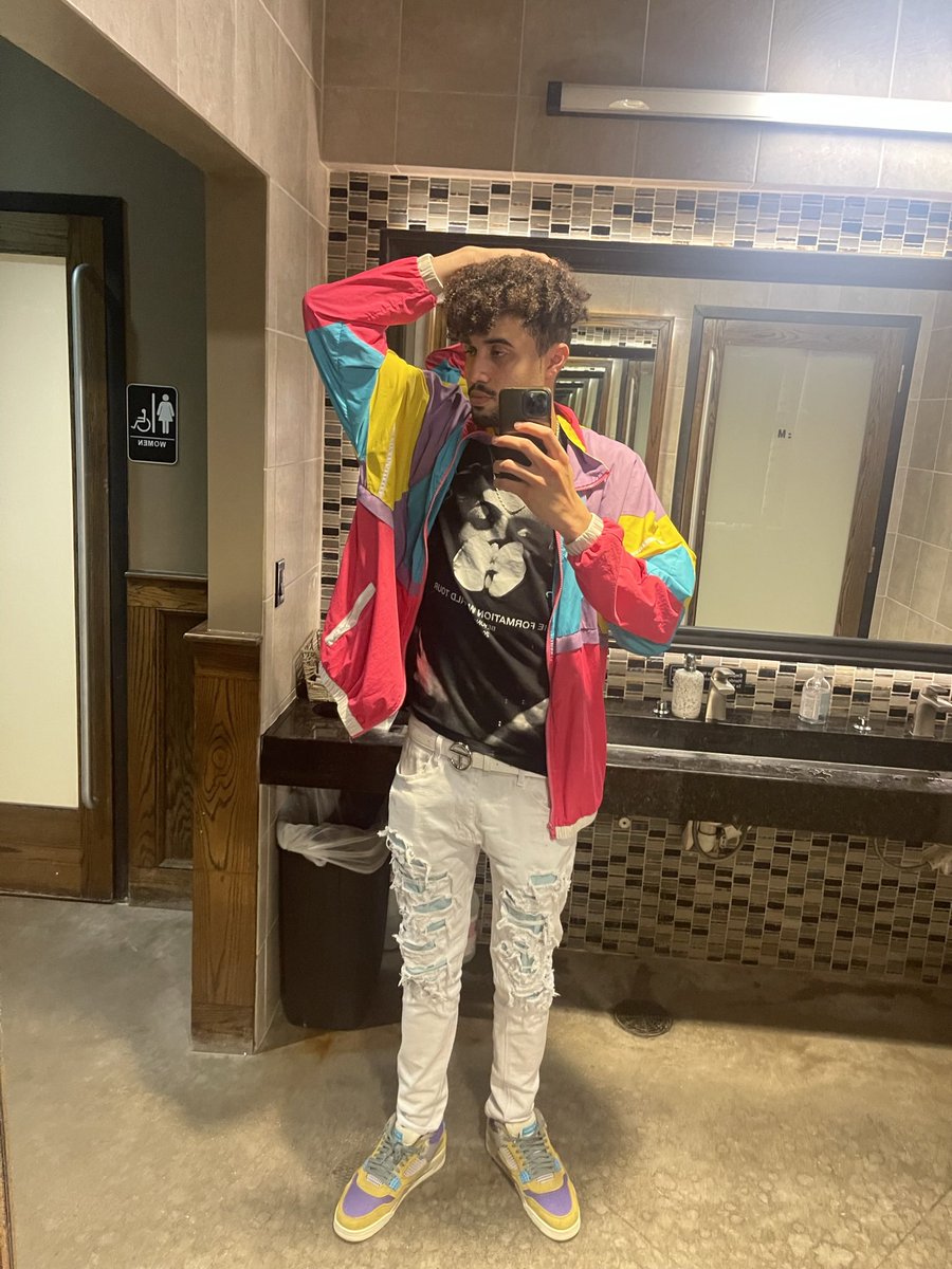 paperouteb's tweet photo. &amp; it’s so fucked up that I’m glad to be a junkie 🤕 https://t.co/CXn8DNfbSu