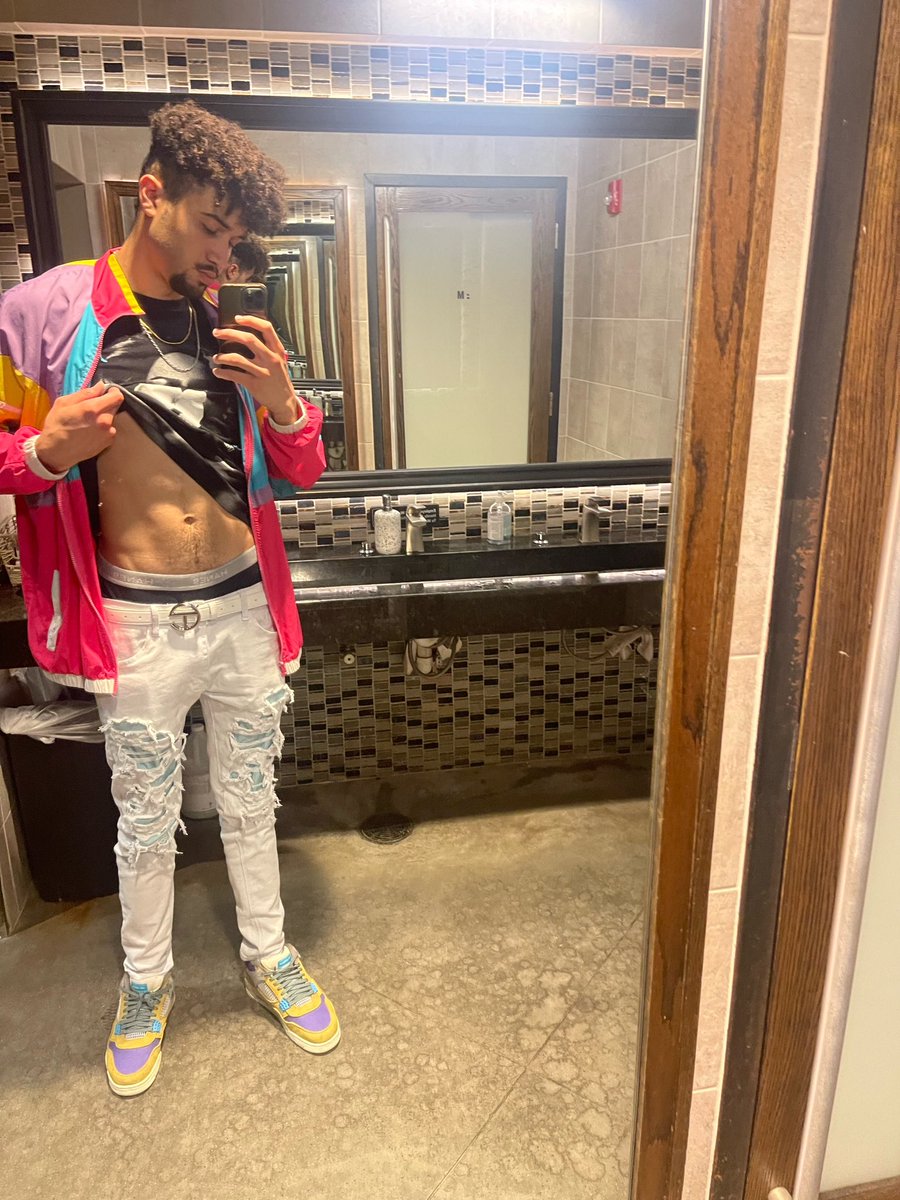 paperouteb's tweet photo. &amp; it’s so fucked up that I’m glad to be a junkie 🤕 https://t.co/CXn8DNfbSu