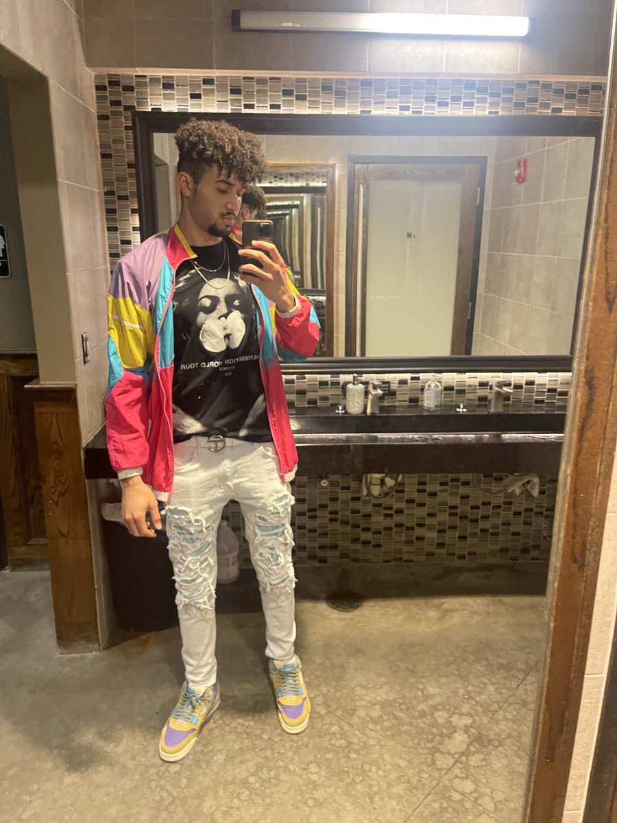 paperouteb's tweet photo. &amp; it’s so fucked up that I’m glad to be a junkie 🤕 https://t.co/CXn8DNfbSu