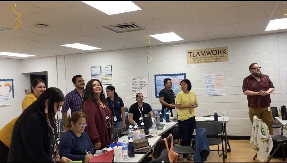 FACE_MsAguilera's tweet photo. Aug1: Those who are the best influencers take time to build authentically and intentionally. This is what happened today @LaPromesa_AISD with our fearless leaders @affb_fernanda & @DBrogee. Our theme for this year: Rising with Radical L๐ve #LanguageEqualizers https://t.co/wVV0lSlIwH