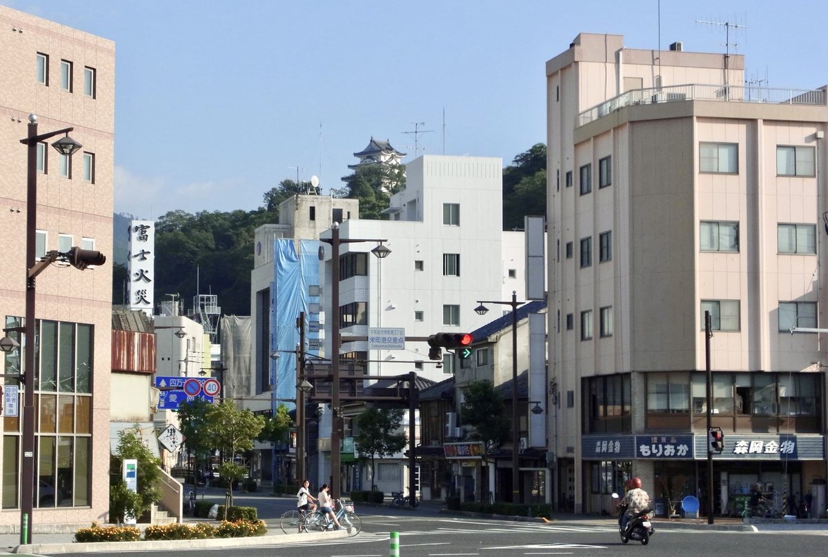 kKMGOS77Izd8aBH's tweet photo. 豊岡、洲本、津山、宇和島みたいな、他の都市圏から独立した「地域の首都」になっている街がめっちゃ好き。人口では測れない、都市としての風格を感じる。
みなさんの好きな「地域の首都」はありますか？ https://t.co/H1eXQuREnH