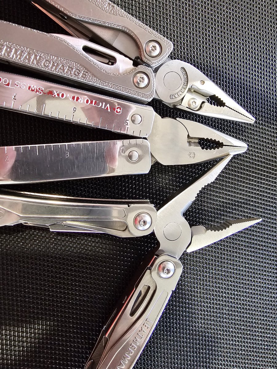 vkansagra's tweet photo. Here's the difference in machining quality of fulcrum between two well known multitools brands - Victorinox and Leatherman. Leatherman Charge and Wingman are new compared to 11+ years old Swisstool in the middle. Difference in quality is very clear #bladelover #blades #multitools https://t.co/P3w1ZqVqZO