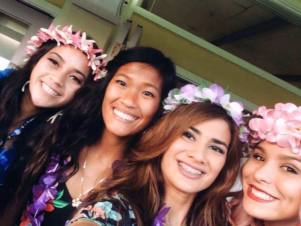 qaycence's tweet photo. happy national girlfriends day to my behbeh girls 😮‍💨 i miss them so fucking much, i hope i see them before the year ends bc its been too long @alyssamaae_ @sjaane_ https://t.co/LiRS13sPah