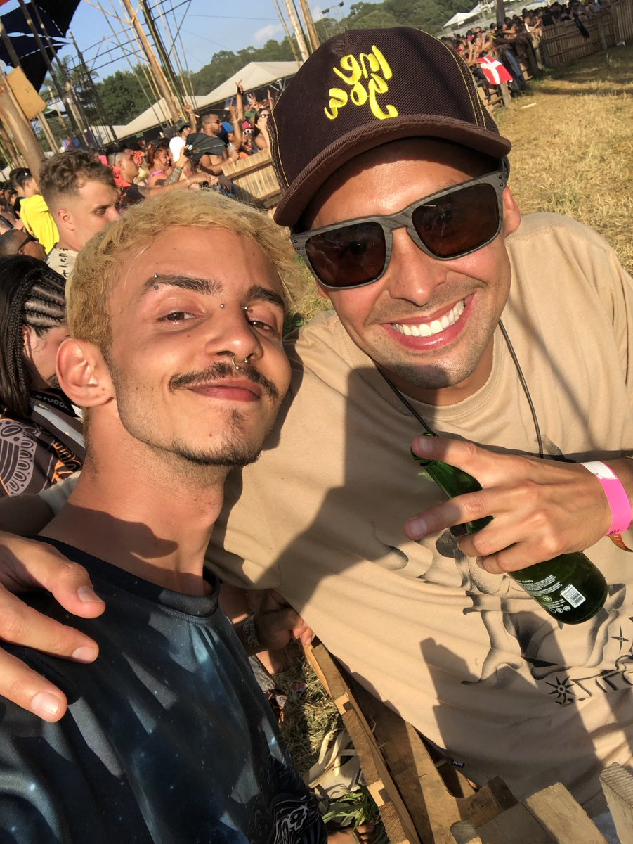 Therayx_'s tweet photo. @vegaslivebr Obrigado por ser minha inspiração cara! Sou teu fã, VOAAAA, DO BRASIL PRO MUNDO 🇧🇷 https://t.co/Q2a7eIcHTL