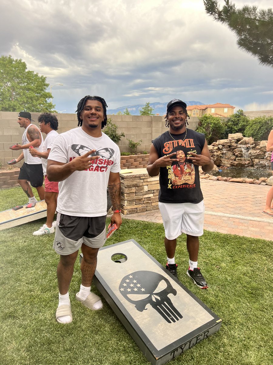 Coach_Ridenour's tweet photo. It is TIME!!! I’ll go to war with these dudes all day!! 
#GoLobos
#Dirty3
#Win5 https://t.co/8lezGVNw50